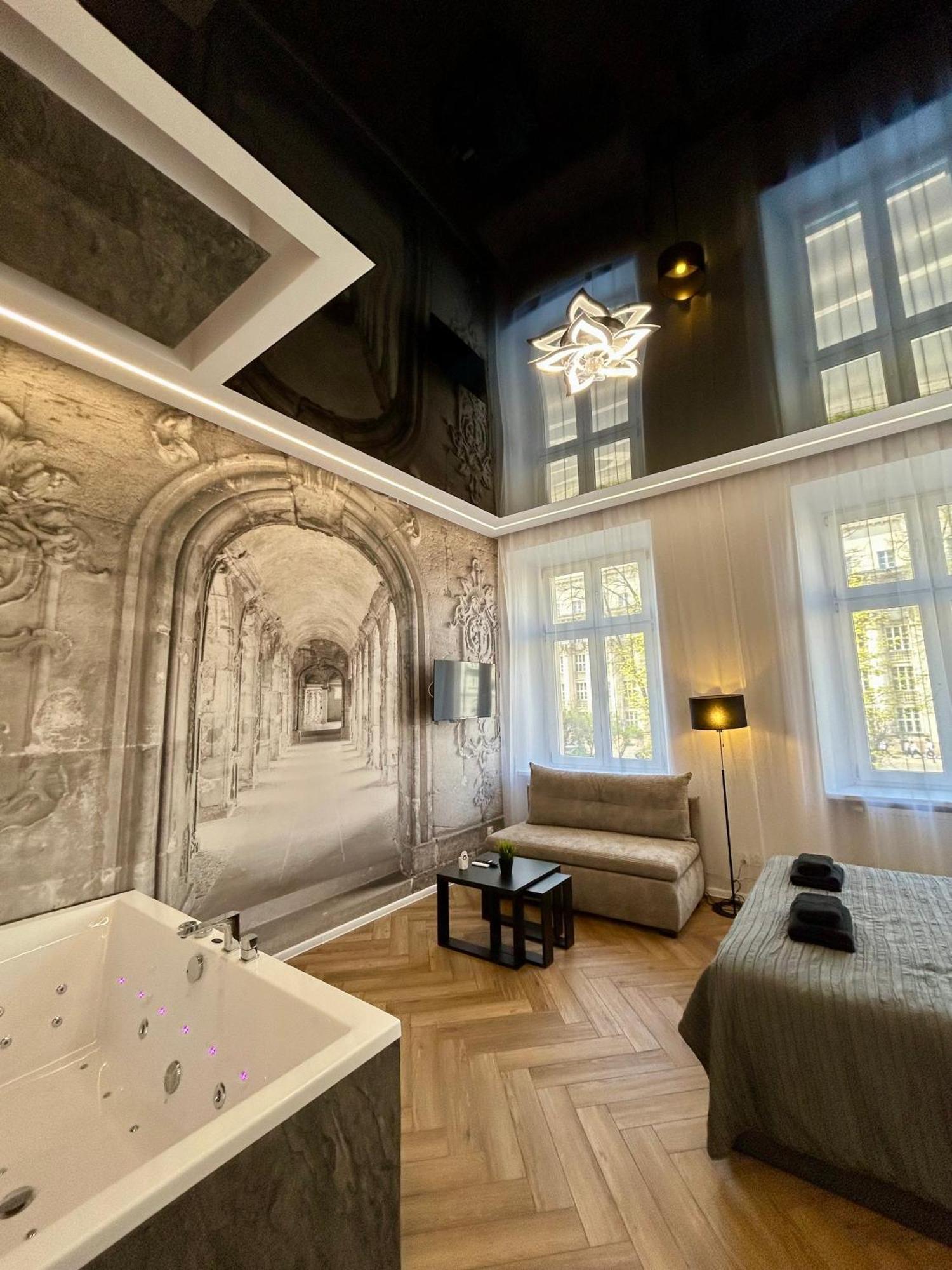 Sky Mirror Jacuzzi Krakau